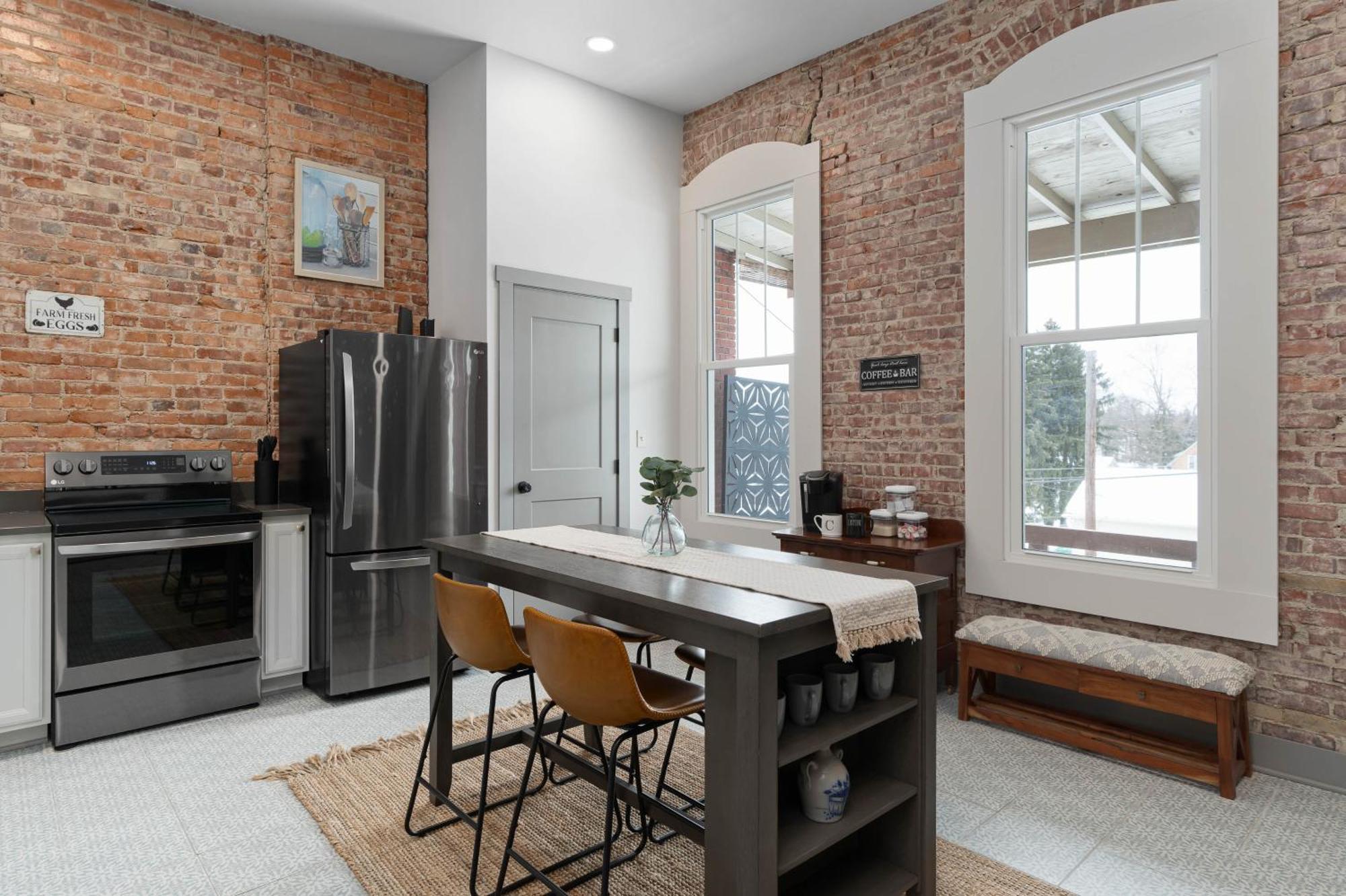 Spacious Luxury Apt In Historic Downtown - Oh Amish Country Millersburg Exterior foto